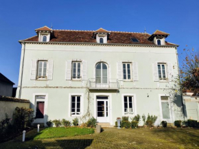 Отель Villa Clément Sens Appart'Hotel  Санс